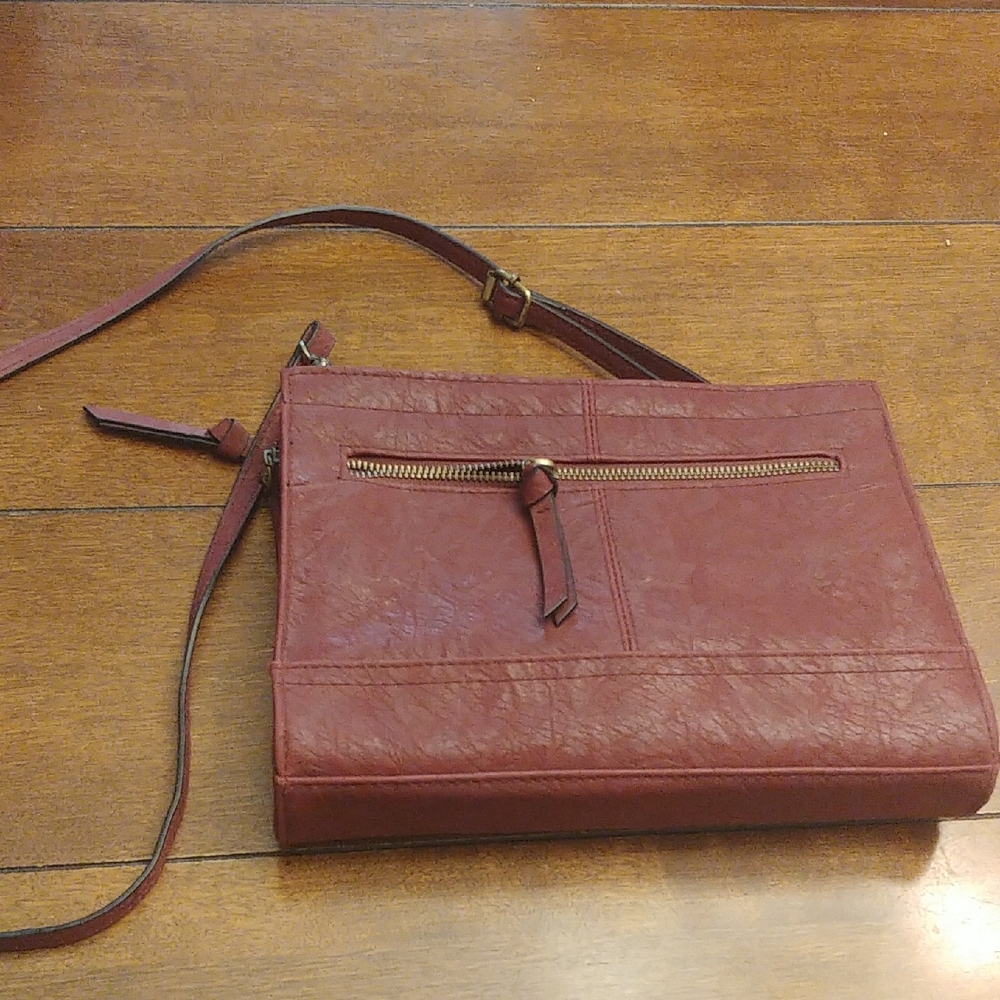 Elegant Burgundy Leather Crossbody Bag